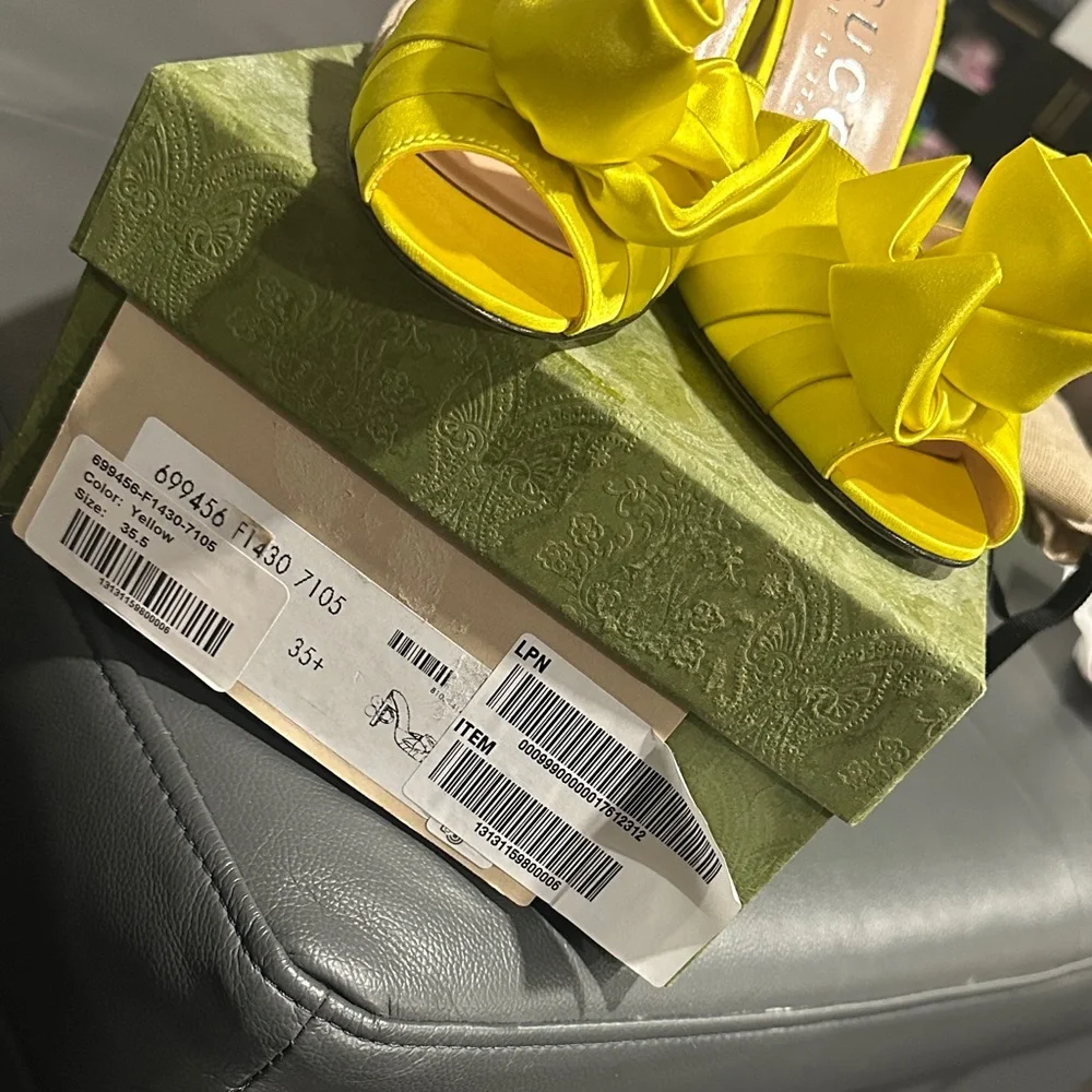 Gucci Bright Yellow Heels with Unique Design - Picture 2 of 5